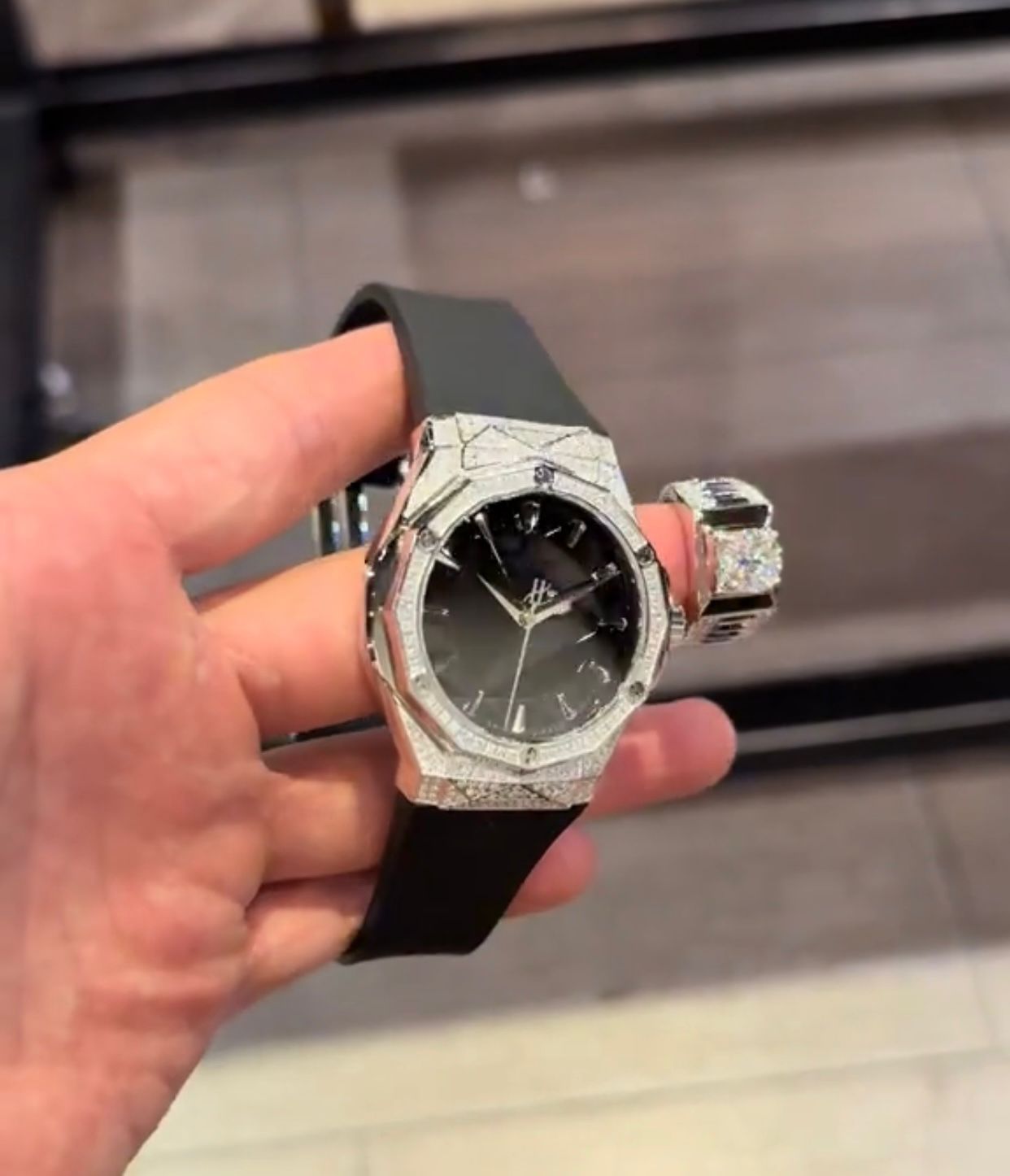 WATCH WITH RING ADJUSTABLE SIZE